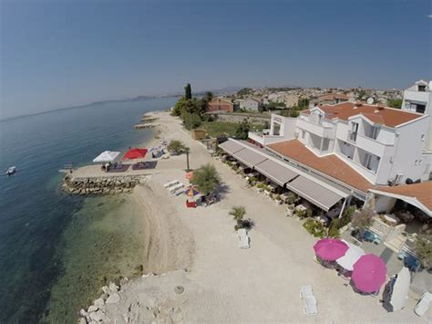 PANSION-RESTAURANT AMIGOS (Podstrana) - Inn Reviews, Photos, Rate ...