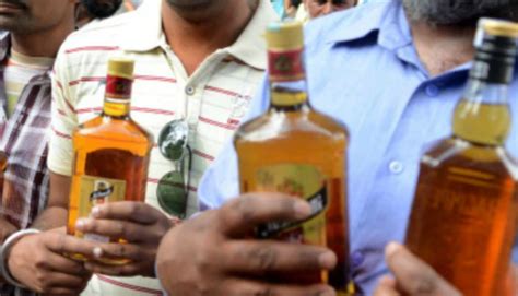 Hooch Consumption Kills 6 in Dehradun Slum | NewsClick