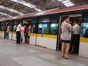 上班时间的上海地铁，挤到你怀疑人生-搜狐旅游