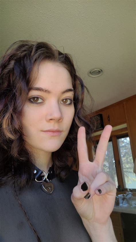 (NB 22) I have severe body dysmorphia so I don't feel pretty. Am I ugly ...