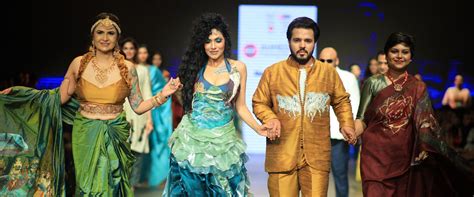 Buy Hand Painted Sarees in India Online – Ranga Chakra