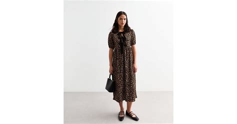 Brown Leopard Print Tie Detail Puff Sleeve Crinkled Midi Dress | New Look