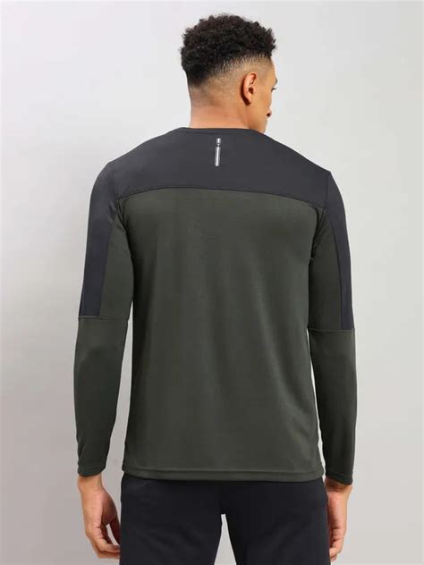 Men Slim Fit Crew Neck T-shirt with Techno Cool+