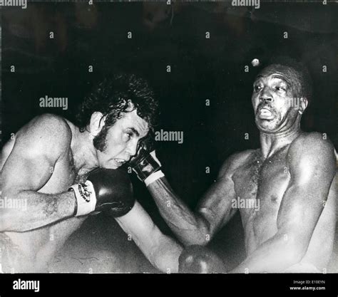 Bob foster retains his world title hi-res stock photography and images ...