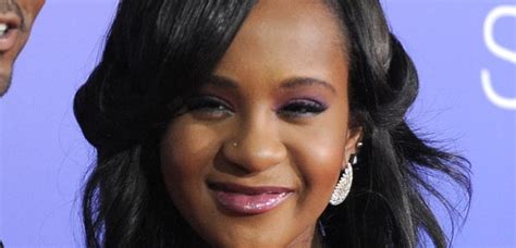 Whitney Houston's Daughter Dies Aged 22 - Smooth