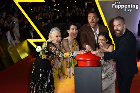 Rachel Zegler Shows Off Her Slender Figure at the “Shazam! Fury Of The ...