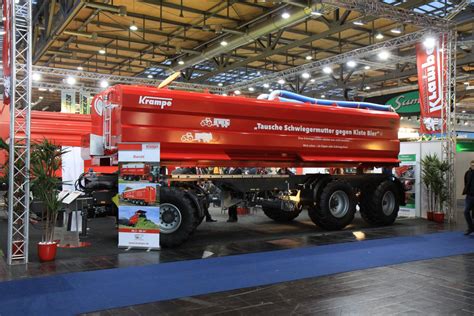 Gülletechnik: Tanksattelauflieger Kumm KTS 30 mit 30 m³ Tank ...