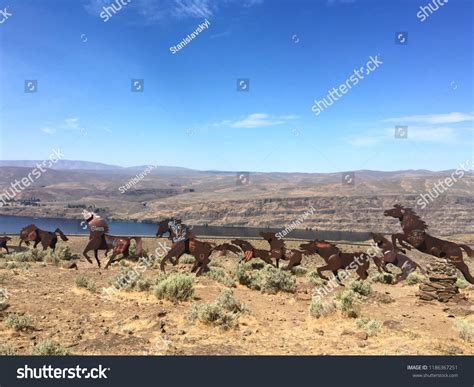 1,887 Wild horses monument Images, Stock Photos & Vectors | Shutterstock