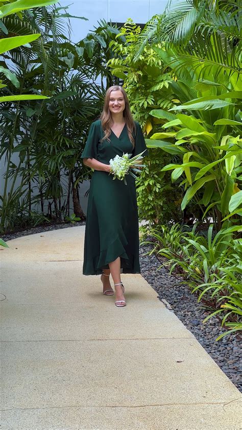 wedding guest dress abroad