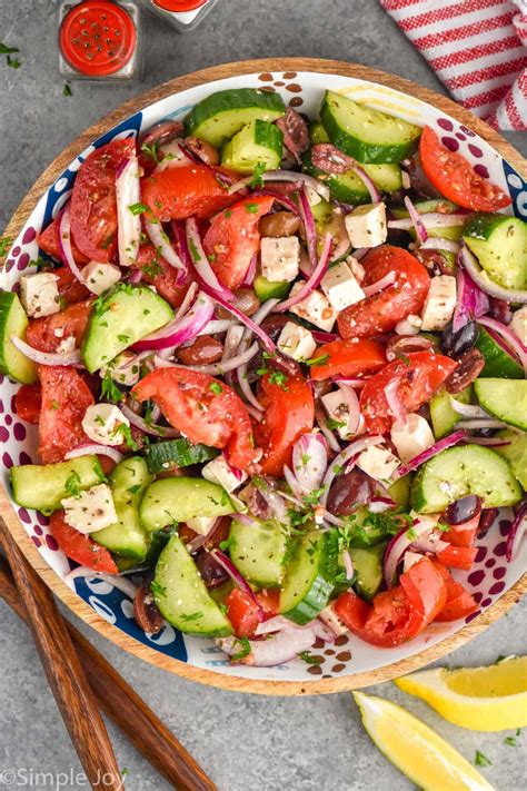 How To Prepare A Mediterranean Salad