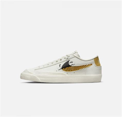Buy NIKE BLAZER LOW '77 SE NEXT NATURE ' SAIL / SANDED GOLD ' – Superkicks