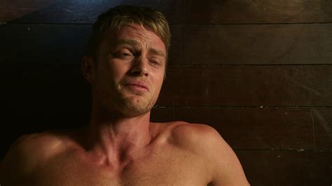 ausCAPS: Wilson Bethel shirtless in Hart Of Dixie 2-04 "Suspicious Minds"