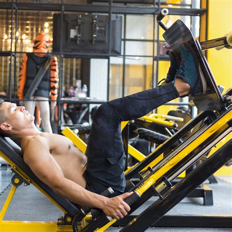 10 Best Kettlebell Workouts for Mass, Strength & Endurance - Men's Journal