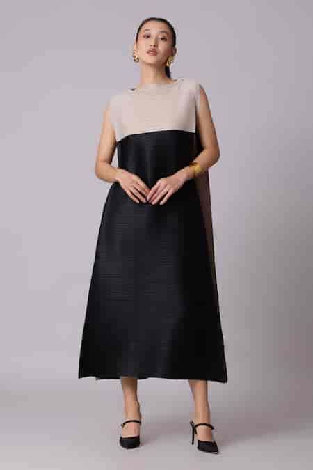 Buy Black Polyester Boat Neck Jenna Colorblock A-line Pleated Dress For ...