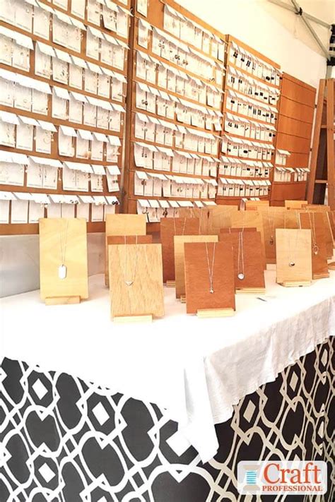 Necklace Display 的图像结果