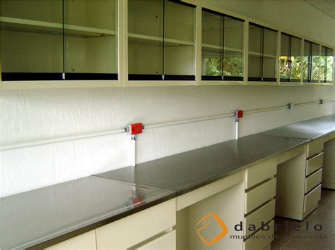 Estantes, anqueles y vitrinas - Diseño y realización de amueblamiento ...