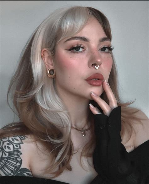 Pin by viouna on Quick Saves | Split dyed hair, Color block hair, Edgy hair