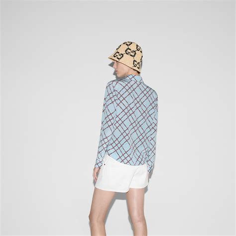 Camicia in crêpe de Chine di seta stampata in celeste e rosso | GUCCI ...