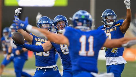 South Dakota State football dominates Sacramento State in Week 1