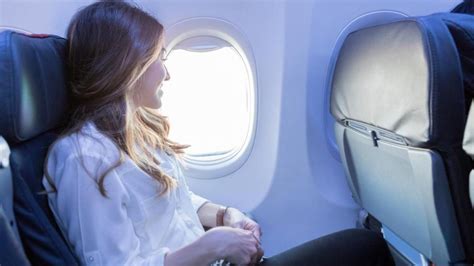 Cuál es el mejor asiento de un avión para evitar el contagio de un virus
