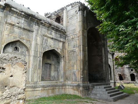 Srinagar’s Mosques and Shrines | Sarson ke Khet