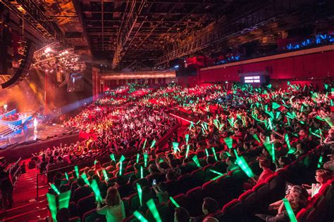 Theatre 的图像结果