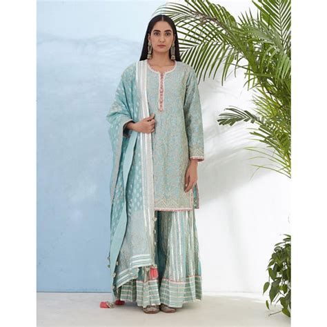 5 festive kurtas in Kareena Kapoor Khan’s closet that are ideal for ...