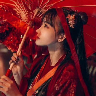 古风红衣女子唯美头像 冷艳古风女子真人头像 - qq女生头像 - 520个性