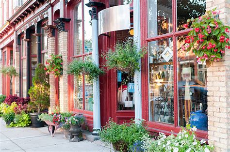 Local Business Storefront 的图像结果