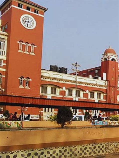 Howrah Station Local Train 的图像结果