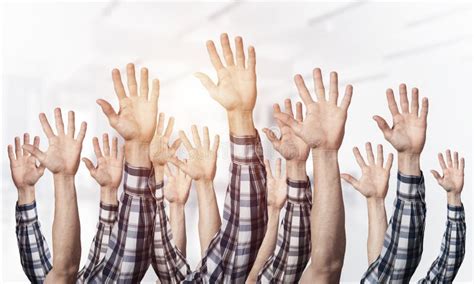 Voting Hands 的图像结果