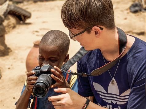 „White Saviorism Complex“ – Das problematische Helfersyndrom der Weißen ...