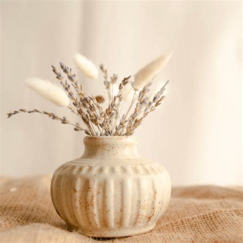 Rustic bloom vase with bunch – https://artecasa.in/