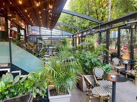 Coffe, delicious coffe especially ice americano. Everyone shouldu go ...