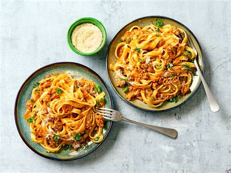 Fettuccine with Bolognese Sauce: A Timeless Italian Culinary Journey ...