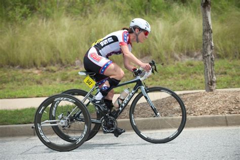 Walsh closes in on Cooke in cycling road race