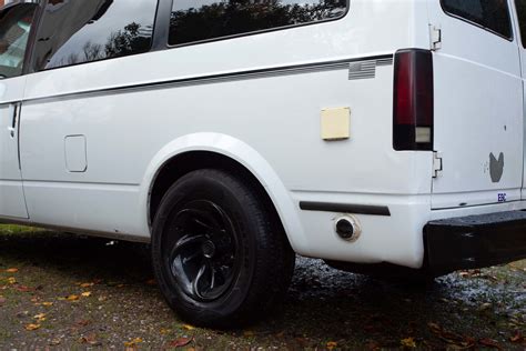 Lot 94 - 1996 Chevrolet Astro Day Van