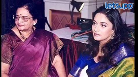 माधुरी दीक्षितचं आई स्नेहलतासोबत होतं मैत्रिणीसारखं नातं