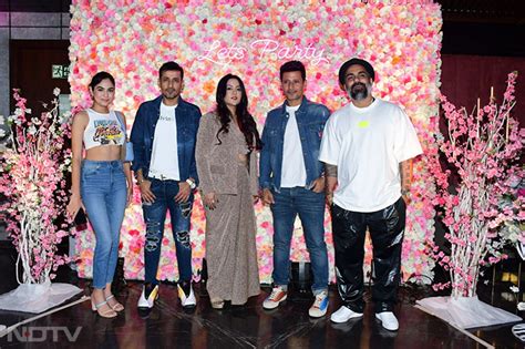 Mood Banaleya Song Launch: सॉन्ग लॉन्च में अमृता फडणवीस, मनमीत सिंह ...