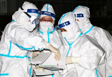 【图集】从清晨到深夜：青岛全民核酸检测|界面新闻 · 影像