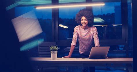 Businesswoman Wallpaper for Laptop 的图像结果