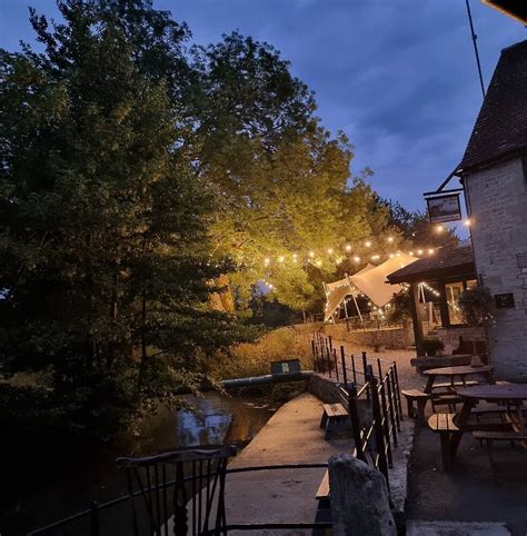 THE FOX AT BARRINGTON (Burford, England) - Inn Reviews, Photos, Rate ...