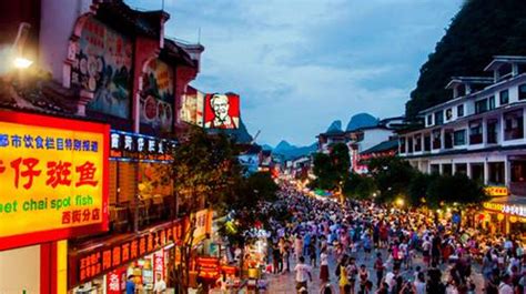 桂林旅游：阳朔西街步行街，吃喝玩乐哪都好，就是物价贵了点
