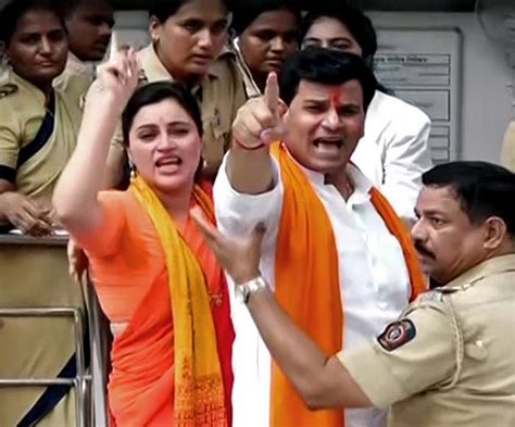 Hanuman Chalisa Row | Rana couple to remain in jail till Friday as ...