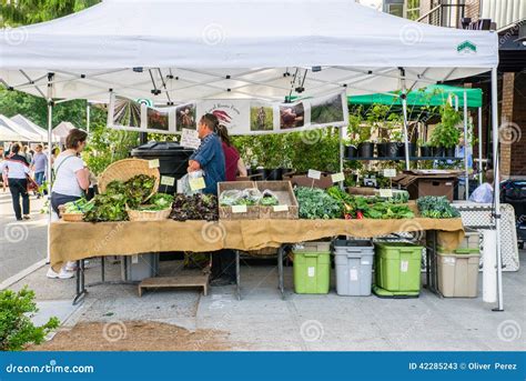 Queen Anne Farmers Market Vendor, Local Roots Farm Editorial Stock ...