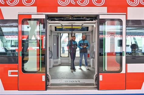 Поезд нового поколения «Иволга 4.0» вышел на линии МЦД. Он на 97% ...