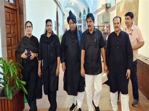 Congress MPs to protest in black clothes in Parliament against Rahul ...