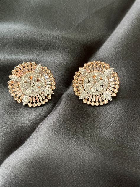 Round shaped rose gold stud – ARISAA