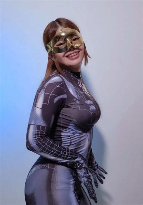 Ashley loo (@ashleyloomx) - Urlebird