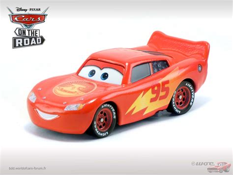 World of Cars : présentation du personnage Flash McQueen (Lightning ...